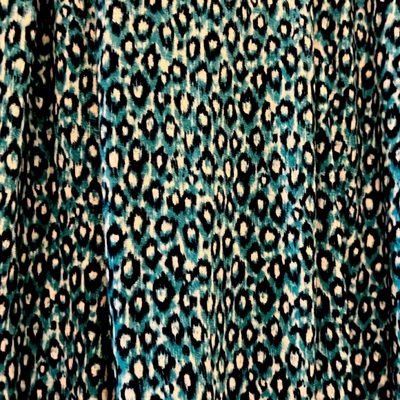 Liverpool front pleated knit swing top. - Picture 4 of 4